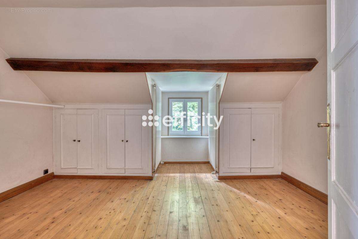 Maison 270 m² à Saints  - photo 10