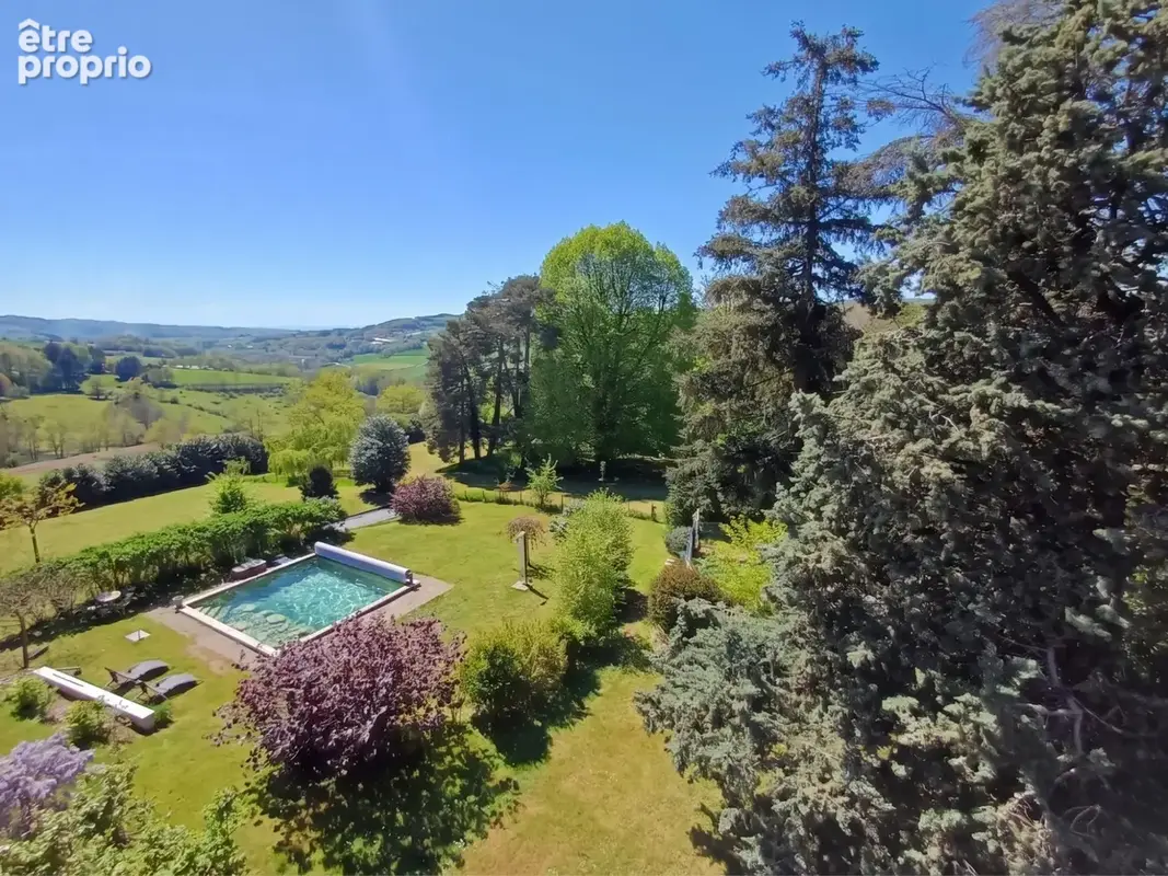 Maison 320 m² à Saint-Martin-En-Haut  - photo 1