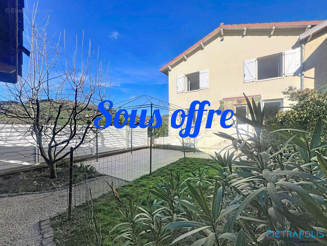 Maison 92 m² à Joux  - photo 2
