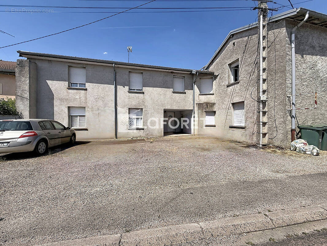 Appartement à MENIL-EN-XAINTOIS