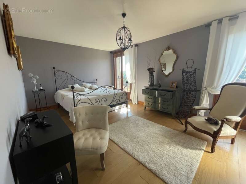 Maison à LA CELLE-DUNOISE