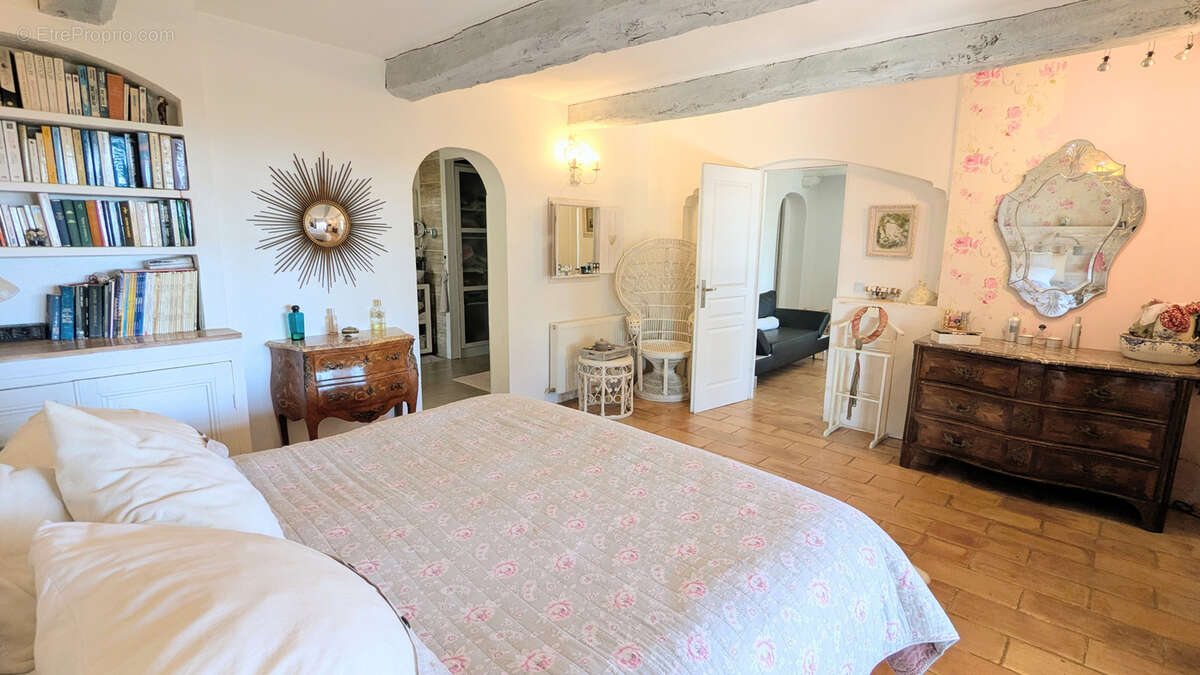 Maison à TOURRETTES-SUR-LOUP