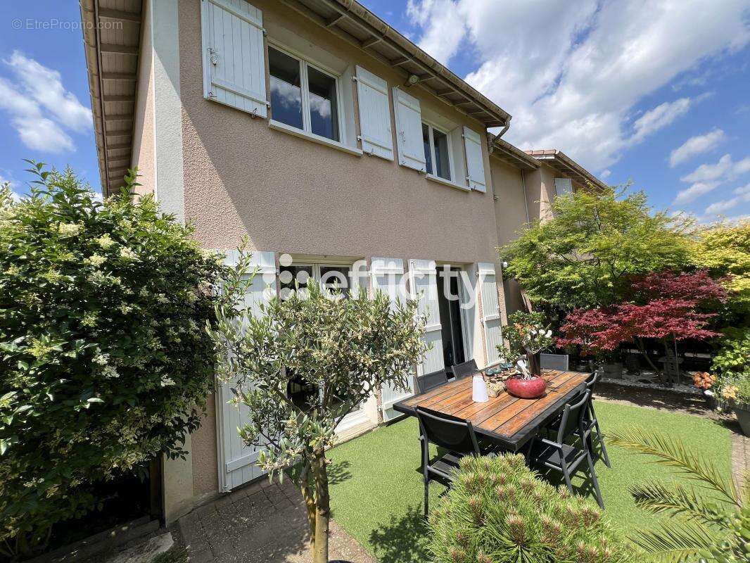 Maison 95 m² à Vaulx-En-Velin  - photo 21