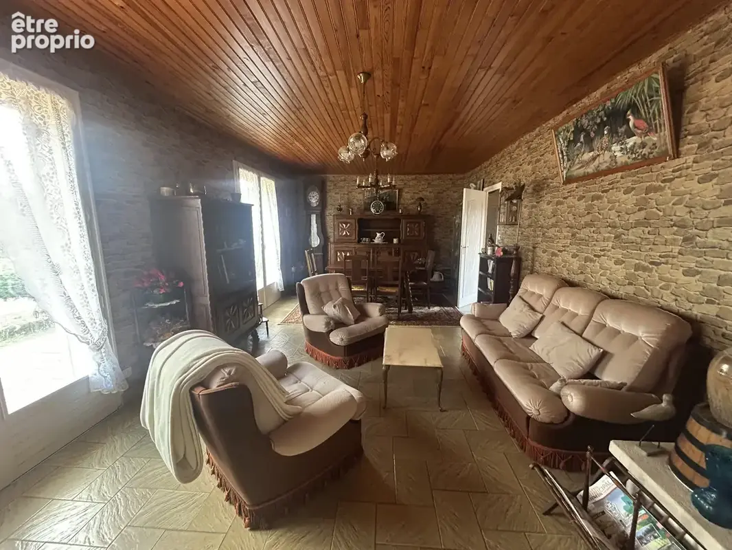Maison de plain-pied avec deux garages et 3000m2 de terrain - photo 4