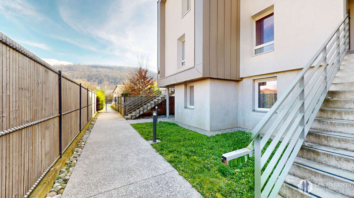 Appartement à SAINT-MARTIN-D'HERES