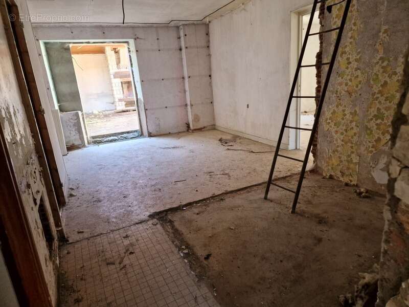 Maison à GIRONCOURT-SUR-VRAINE