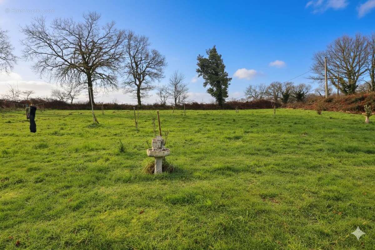 Maison à MAEL-CARHAIX