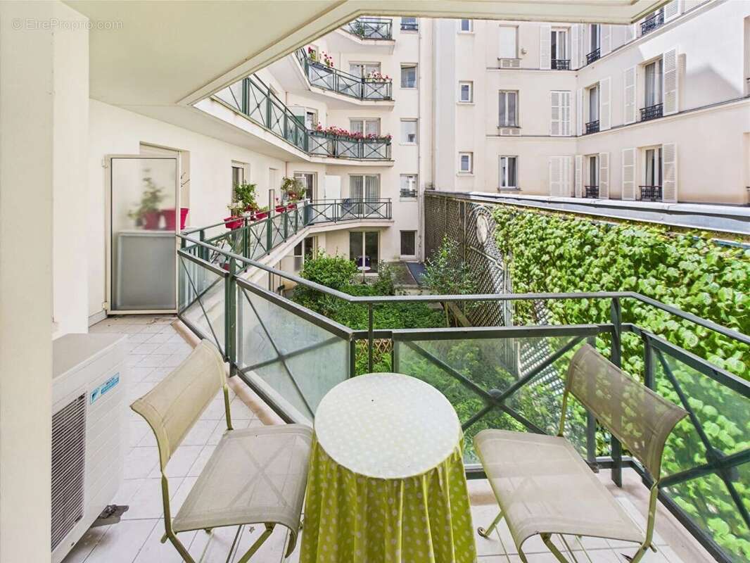 Appartement à PARIS-17E