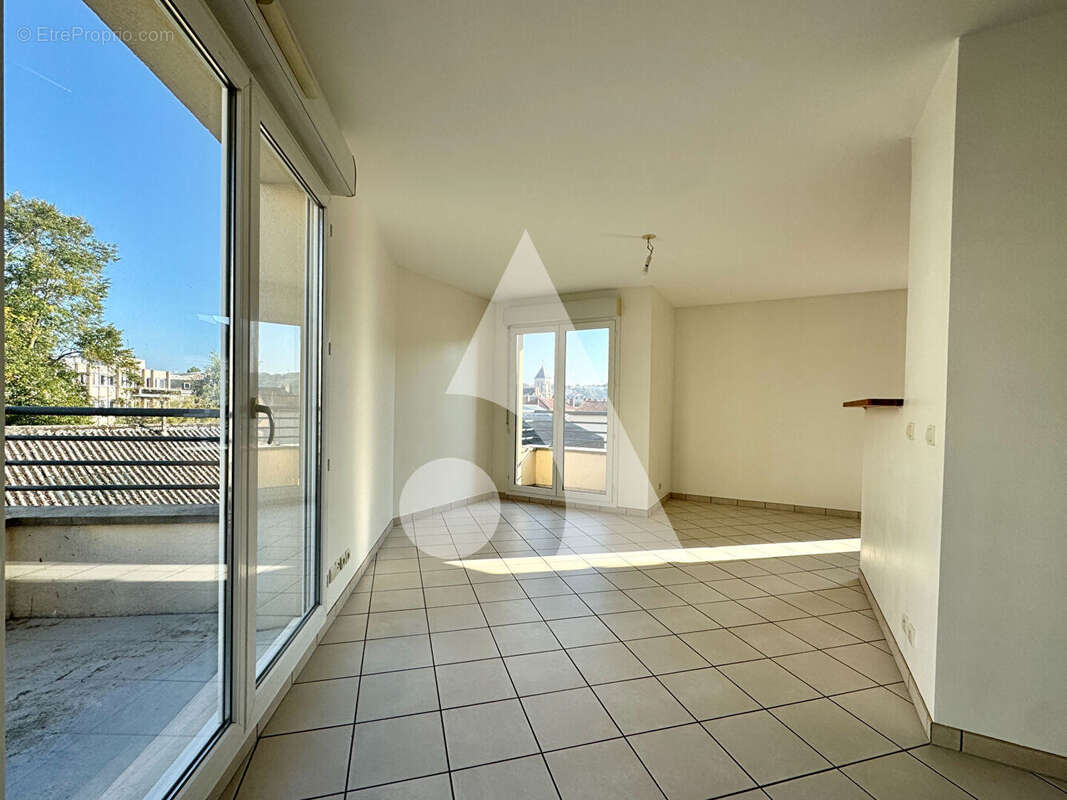 Appartement à CORBEIL-ESSONNES