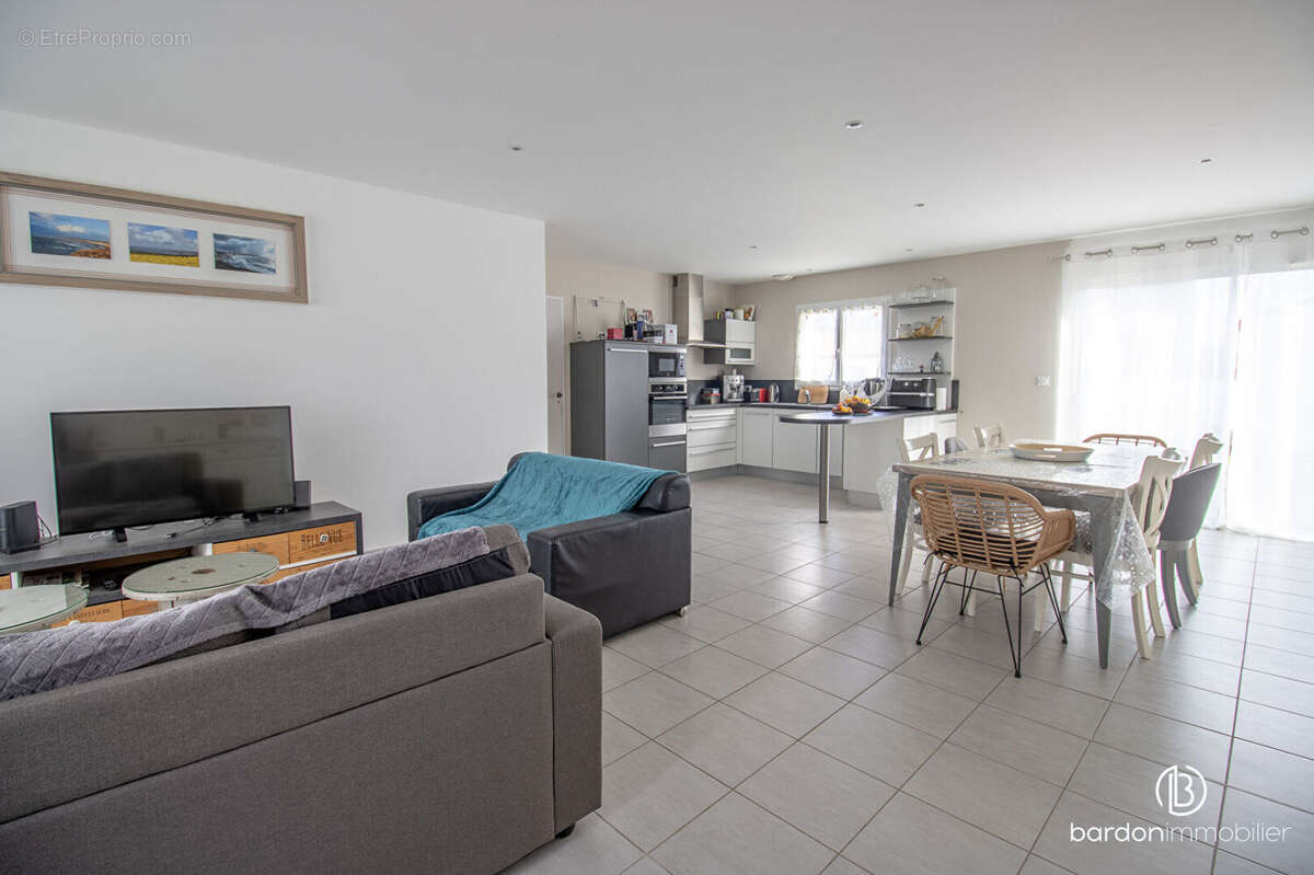 Maison à CHATEAUNEUF