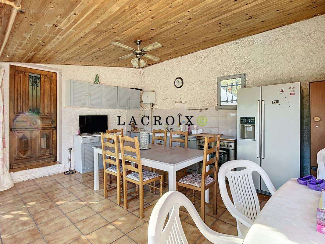 Maison à PERNES-LES-FONTAINES