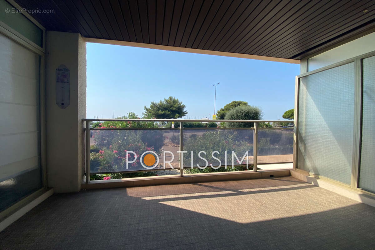 Appartement à SAINT-LAURENT-DU-VAR