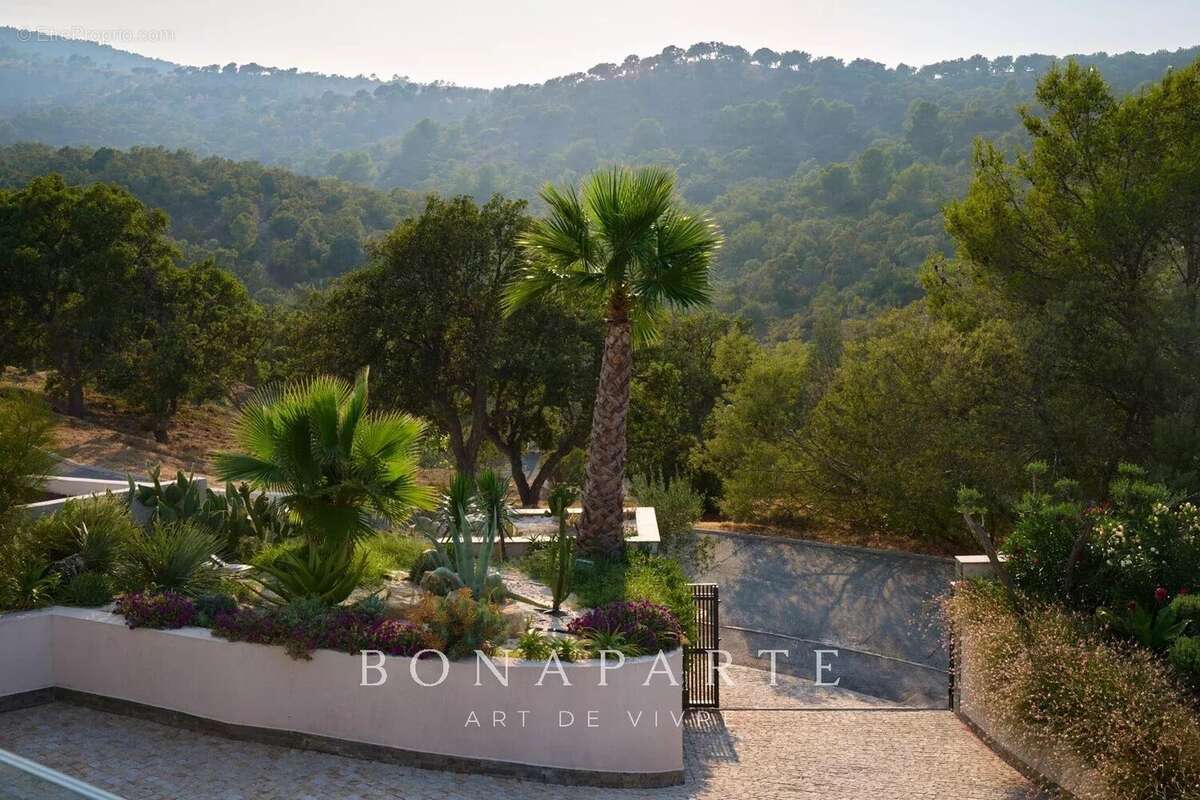 Saint-aygulf exclusivite : villa contemporaine neuve – position dominante – vue sur la forêt - photo 19
