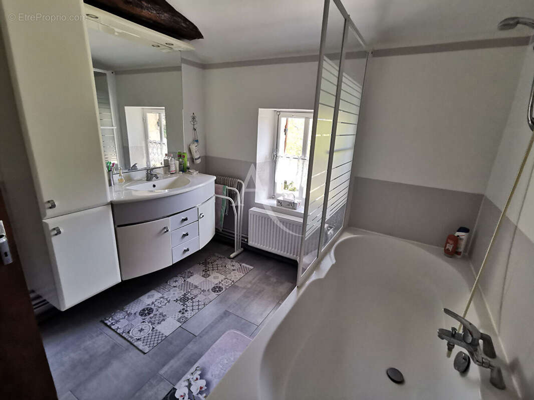 Maison à TUGERAS-SAINT-MAURICE