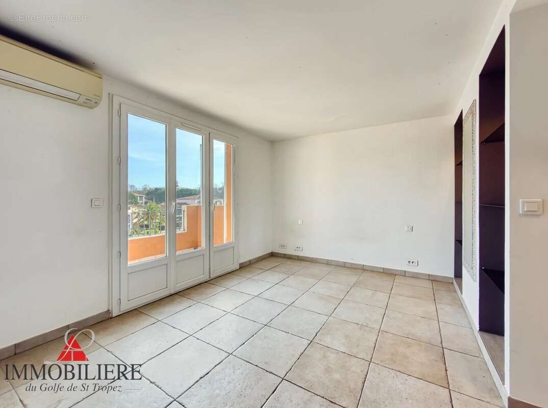 Appartement à COGOLIN