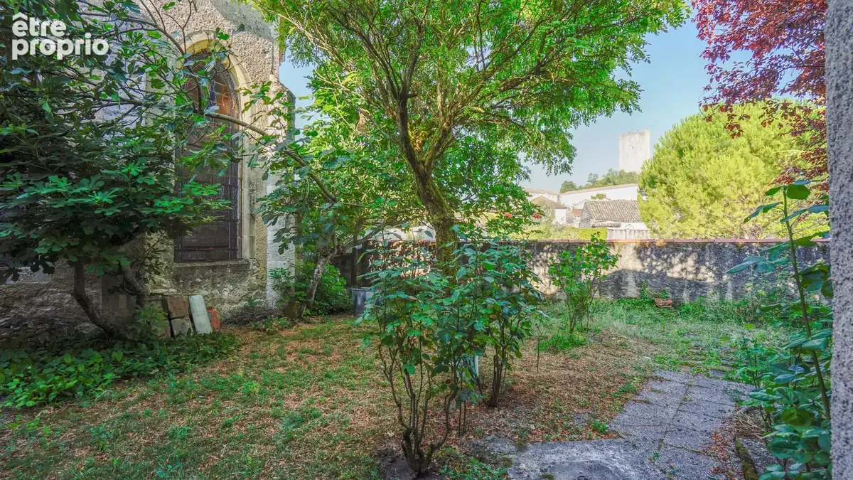 Maison de village en pierre avec jardin, garage et atelier - photo 3