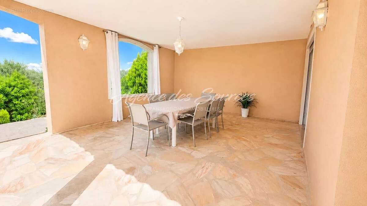 Maison à TAVERNES