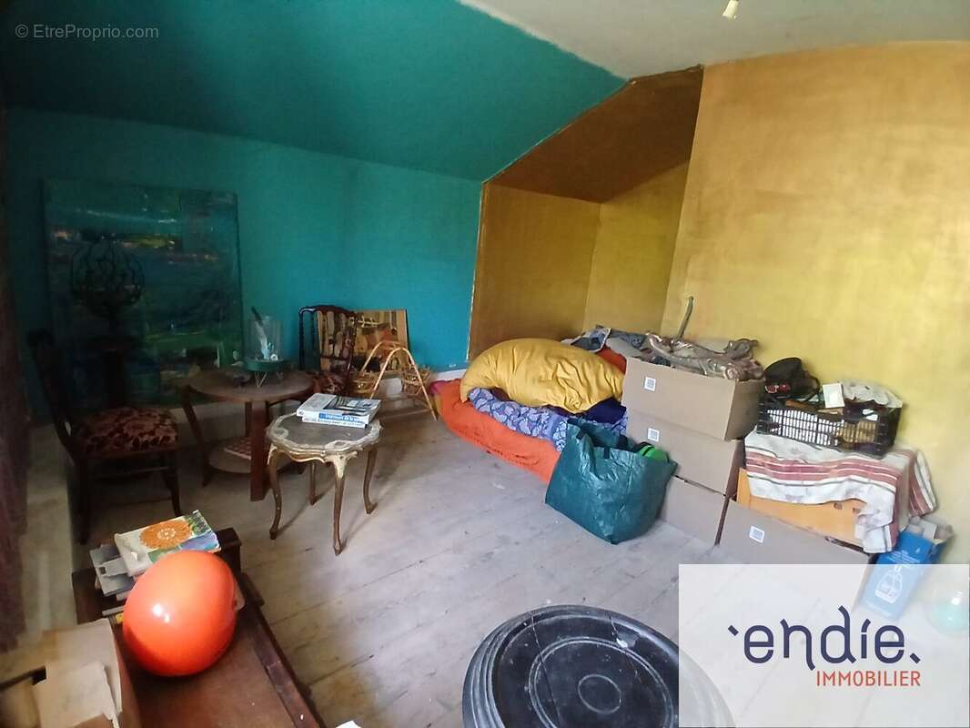 Maison de caractère à rénover  140 m² habitables Vals-des-Tilles (Villemoron) sur terrain de 570m² - photo 5
