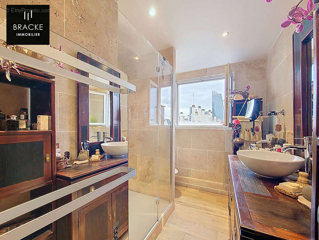 Appartement à COURBEVOIE