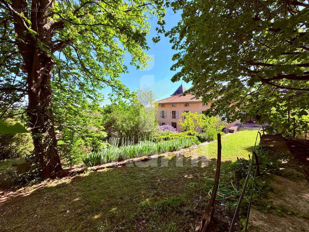 Maison à SAINT-GENIS-LAVAL