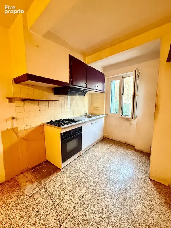THUIR : Centre ville - maison de village, de 50 m² en R +2. - photo 7
