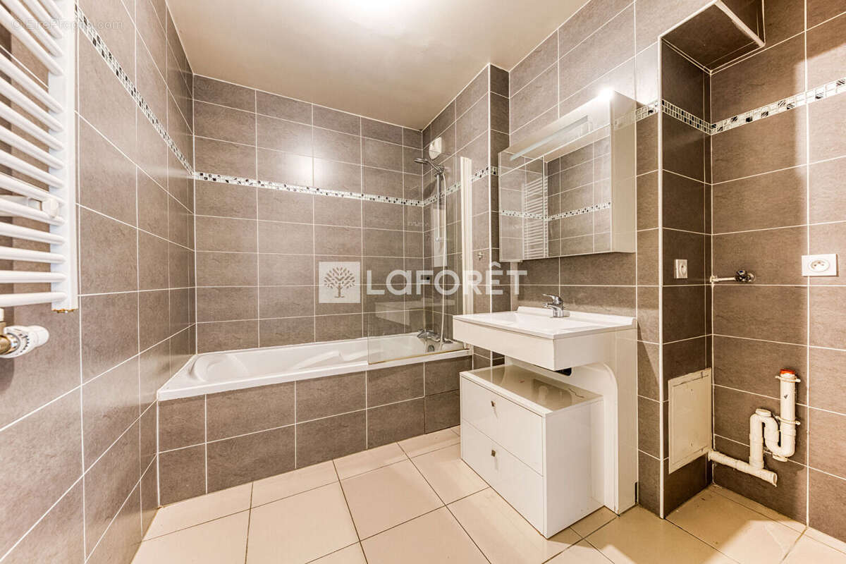Appartement à EMERAINVILLE