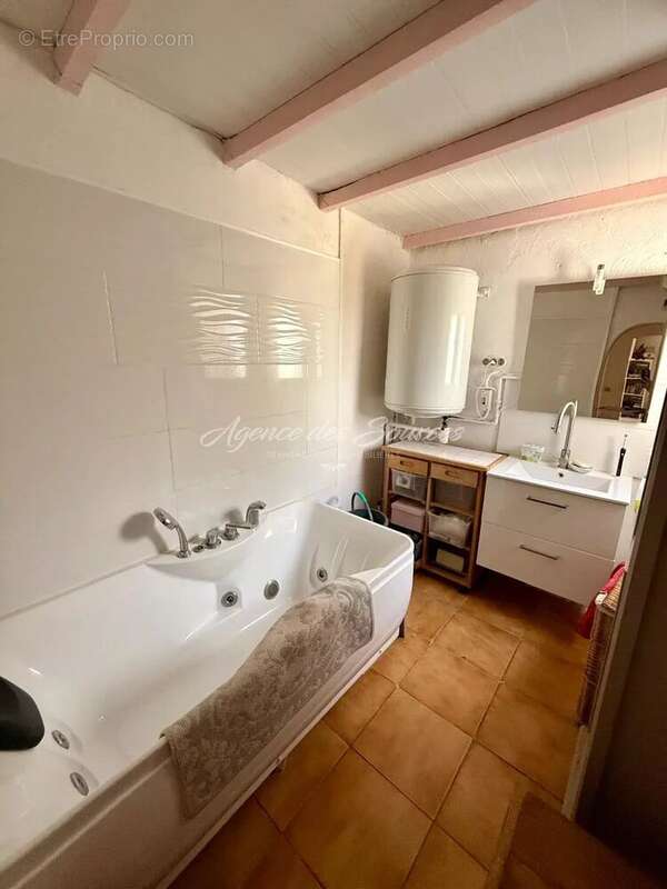 Maison à ENTRECASTEAUX