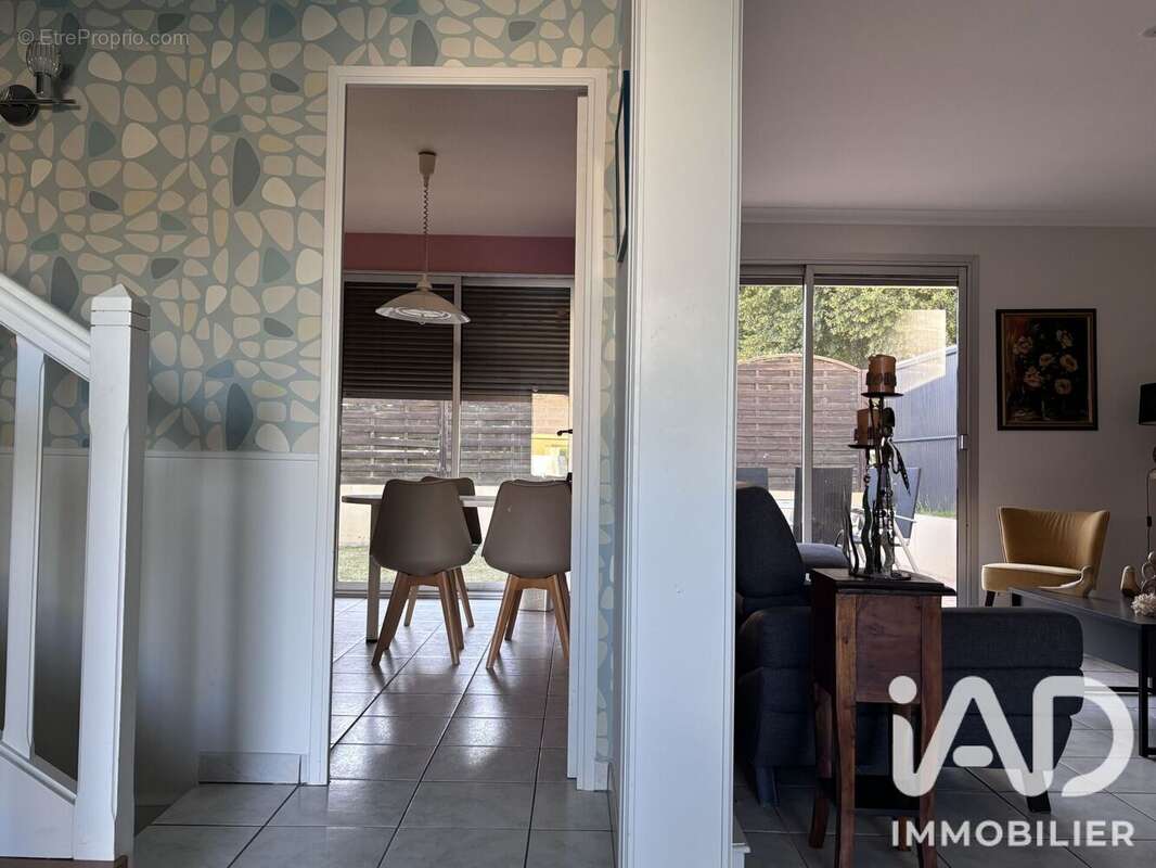 Maison 71 m² à Ernee  - photo 4
