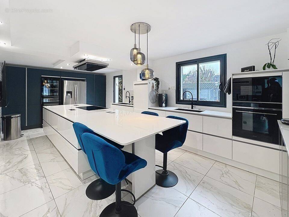 Maison à CHENNEVIERES-SUR-MARNE