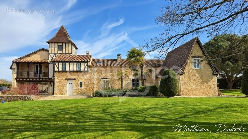 Maison à VEYRINES-DE-VERGT