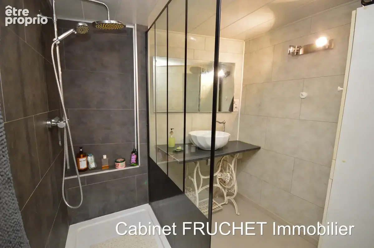 LA CAILLERE-SAINT-HILAIRE - Belle maison de caractère avec 3 chambres et bureau - photo 12