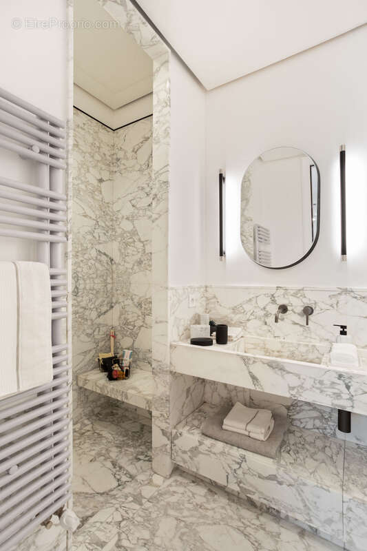 Appartement à PARIS-8E