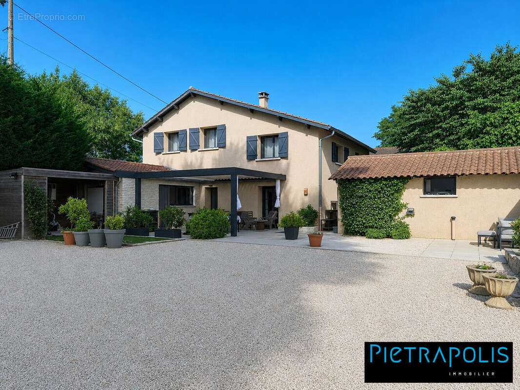 Maison 162 m² à Villeneuve  - photo 2