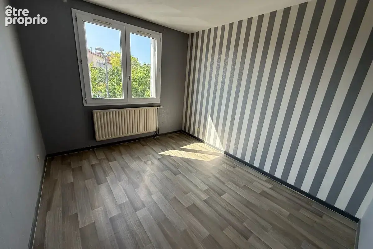 T4 de 85,66 m² à Vénissieux au prix de vente de 156 500 € - photo 1