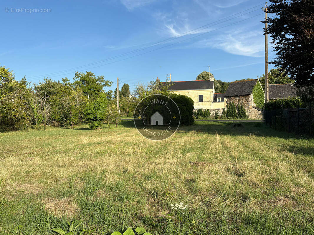 Terrain à GENNES