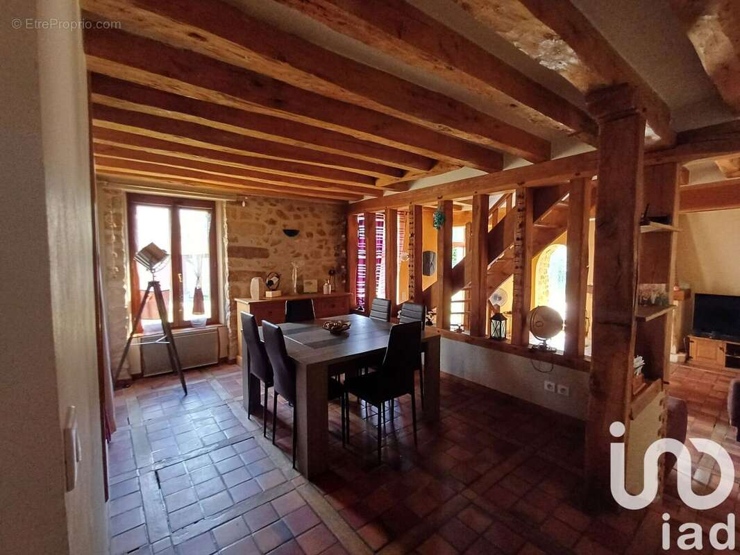 Maison 167 m² à La Brosse-Montceaux  - photo 4
