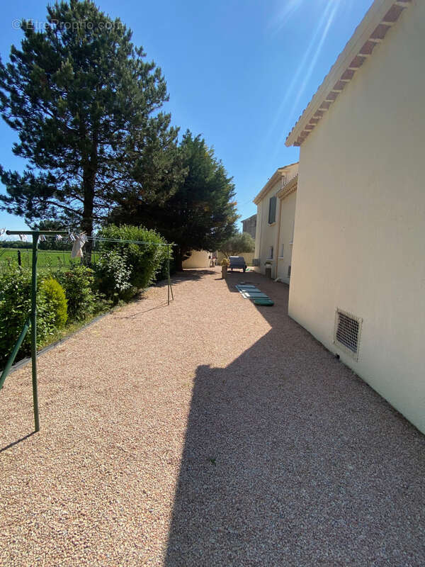 Maison à CADEROUSSE