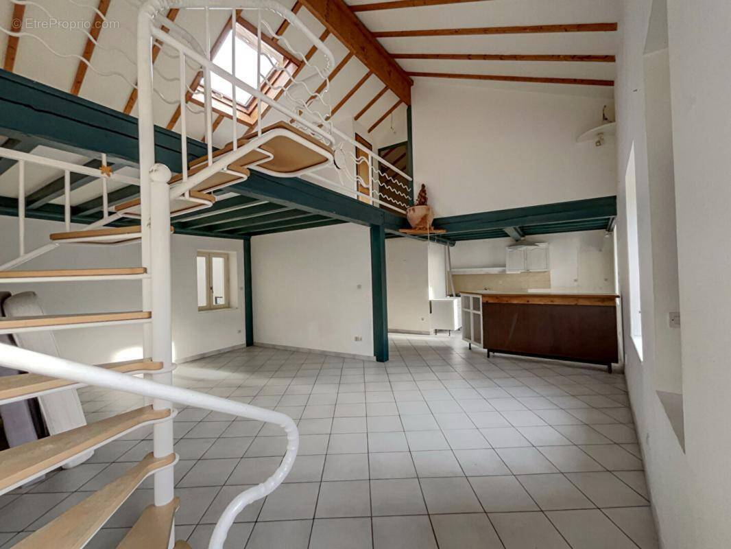 Appartement à BESSENAY