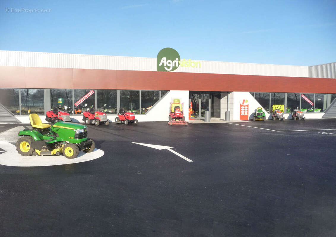 Photo 2 - Commerce à LONS