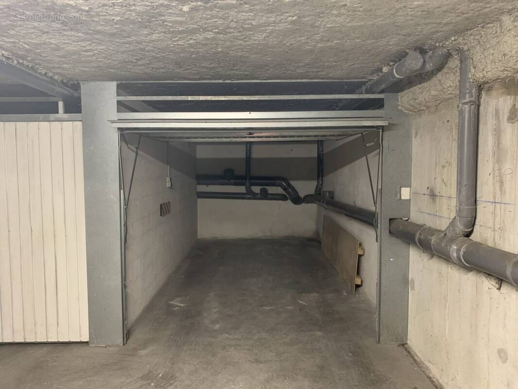 Parking à BAGNEUX