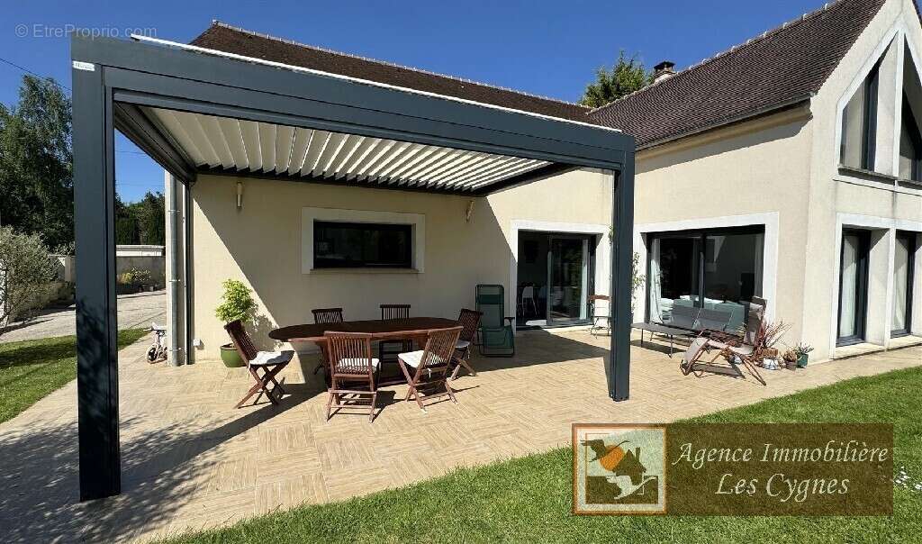 Maison à FONTAINE-LE-PORT