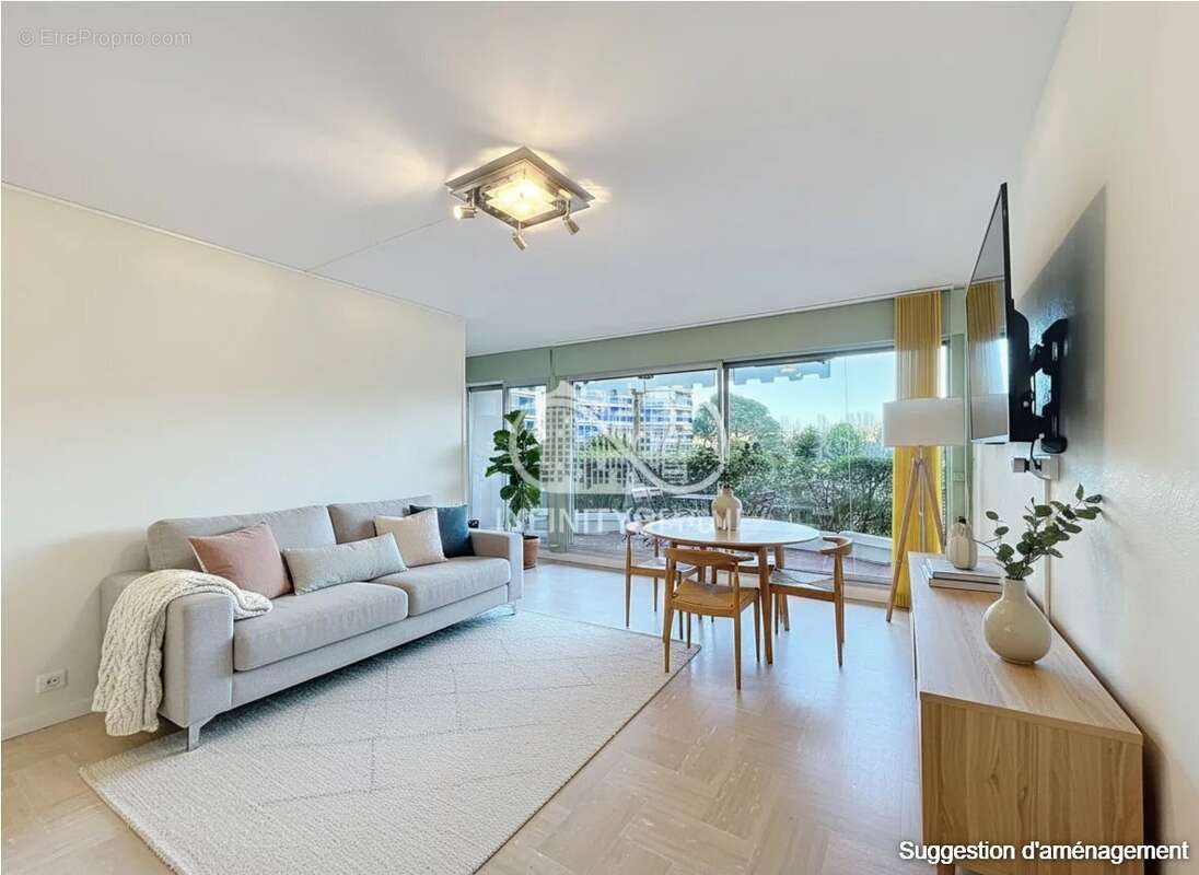 Appartement à MANDELIEU-LA-NAPOULE