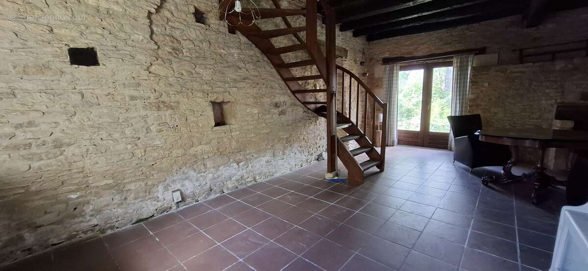 Maison composée de deux parties séparées (ou pas) 10 pièces 167 m2, LA CHAPELLE AUBAREIL (24) - photo 7