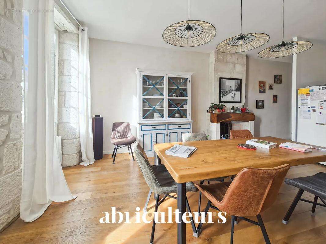 Duplex de caractère avec cheminée en vente à Saintes Centre (17100) - photo 5