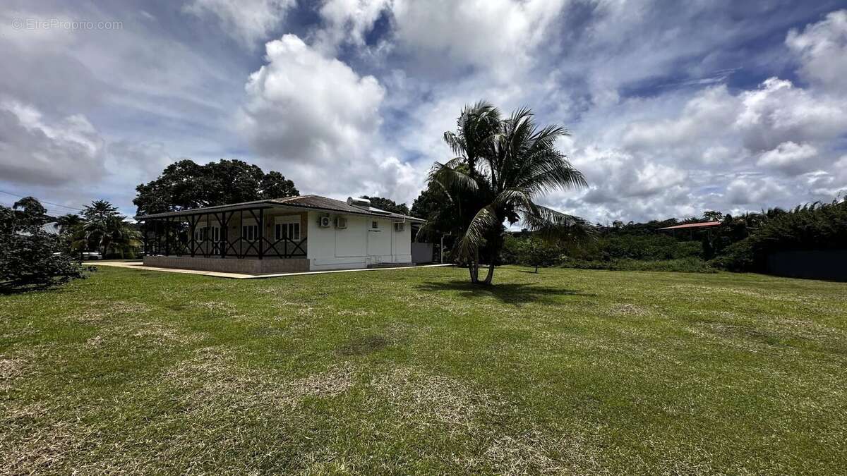 Maison à REMIRE-MONTJOLY