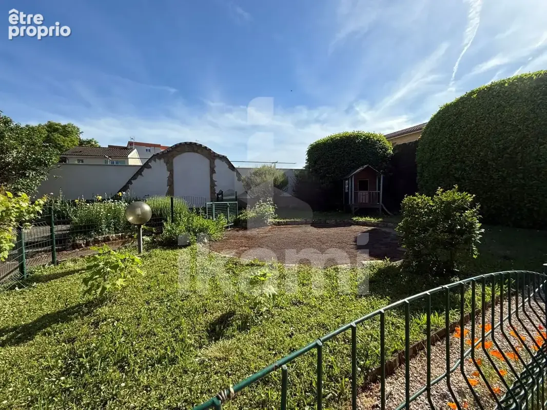 Maison familiale de caractère aux beaux volumes en plein cœur de mions - photo 3