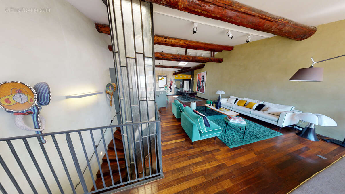 Appartement à MARSEILLE-1E