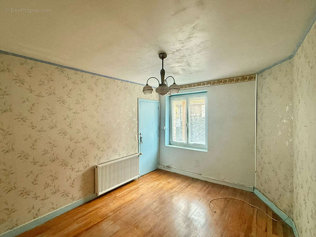 Maison à TOURZEL-RONZIERES