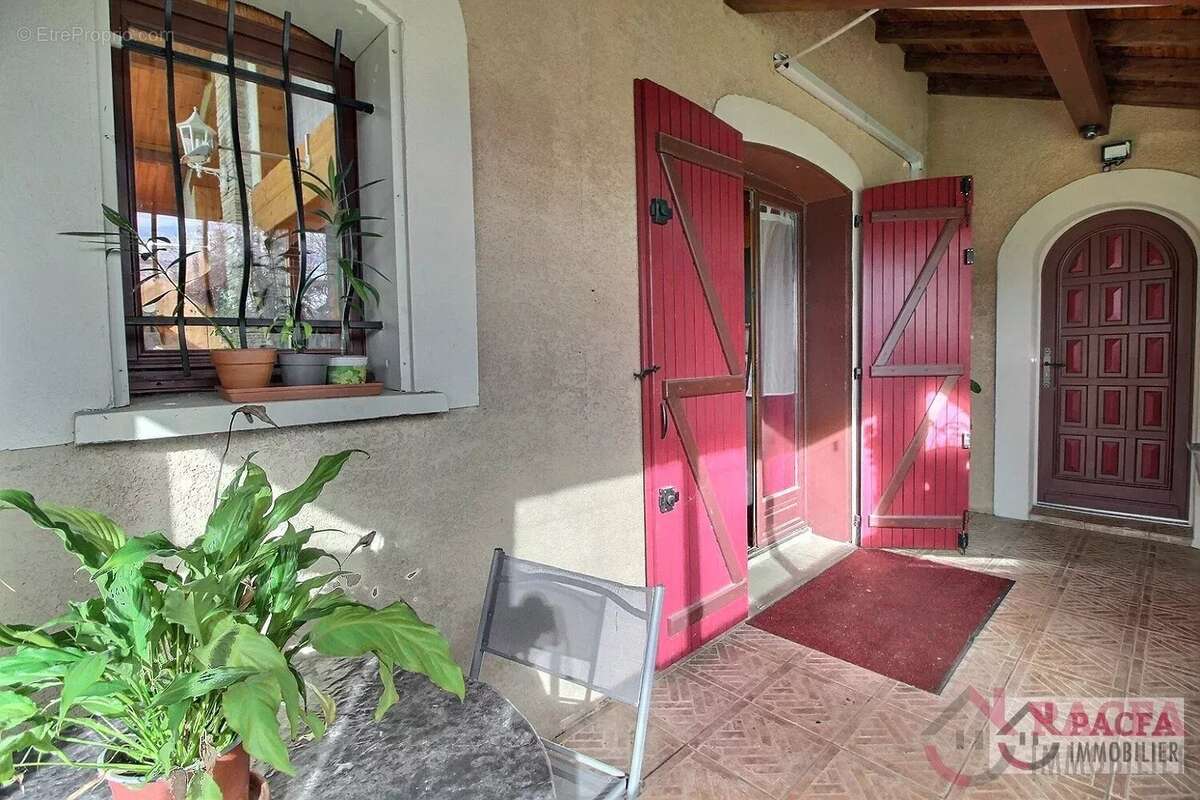 ARFONS - Maison esprit chalet sur 1730 m² de terrain. - photo 13