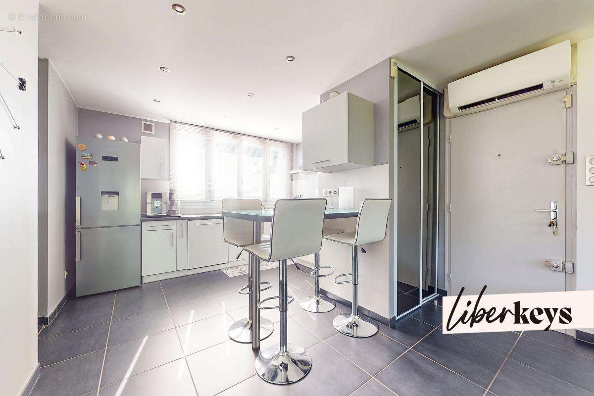 T3 clé en main de 60 m² avec garage, cave et parc privé à BRON - photo 4